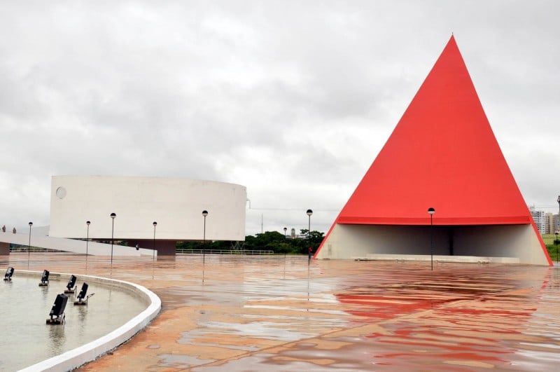 Imagem Ilustrando a Notícia: Decreto proíbe realização de shows e festivais no Centro Cultural Oscar Niemeyer