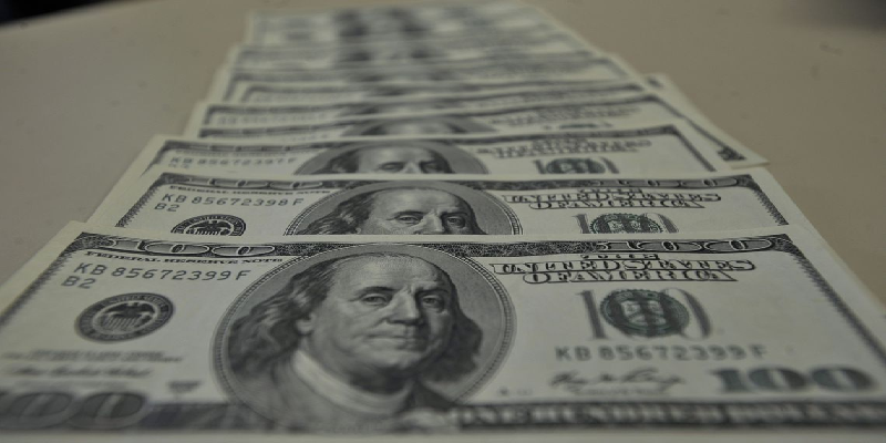 Imagem Ilustrando a Notícia: Dólar abre em alta cotado a R$ 3,70