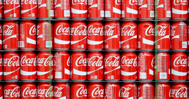 Imagem Ilustrando a Notícia: Coca-Cola anuncia lançamento de primeira bebida alcoólica da história