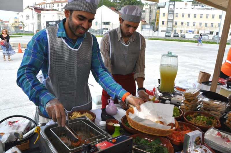Imagem Ilustrando a Notícia: Refugiados promovem festival de comida