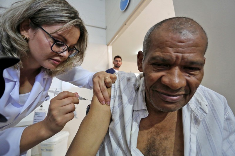 Imagem Ilustrando a Notícia: Envio de vacina depende de aviso de municípios