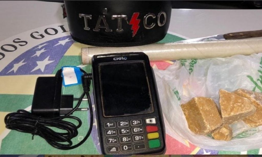 Imagem Ilustrando a Notícia: Traficante é preso com porções de droga e máquina de cartão em Aparecida de Goiânia