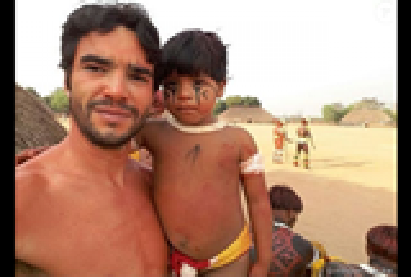 Imagem Ilustrando a Notícia: Caio Blat passa férias em aldeia indígena no Mato Grosso