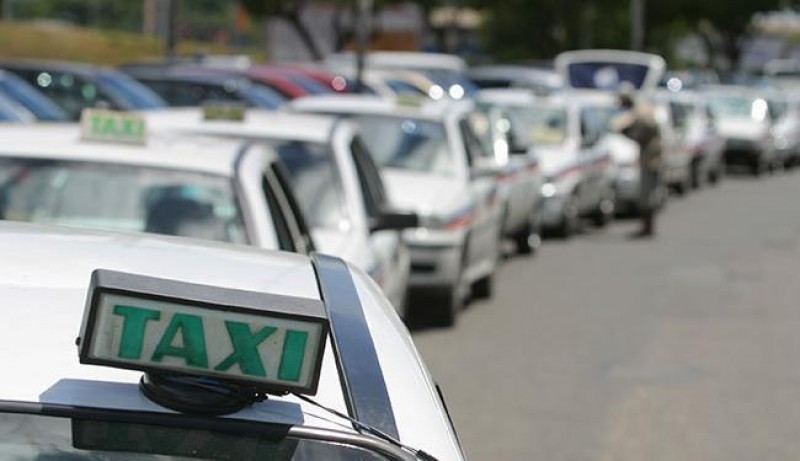 Imagem Ilustrando a Notícia: Aprovado projeto de Lei que obriga instalação de placas com dados de taxistas
