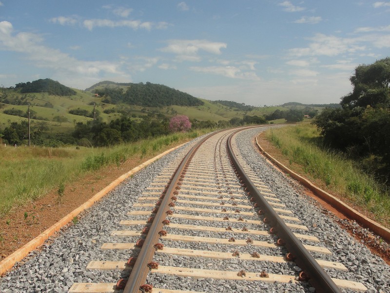 Imagem Ilustrando a Notícia: Municípios cortados pela ferrovia discutem exportações
