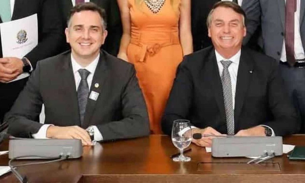 Imagem Ilustrando a Notícia: Com apoio de Bolsonaro, Rodrigo Pacheco é eleito o novo presidente do Senado