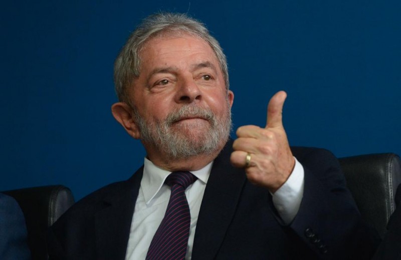 Imagem Ilustrando a Notícia: Ex-presidente Lula se torna réu novamente ao lado de filho
