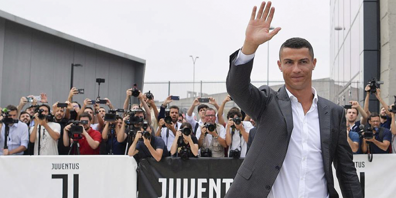 Imagem Ilustrando a Notícia: Cristiano Ronaldo é apresentado na Juventus nesta segunda-feira