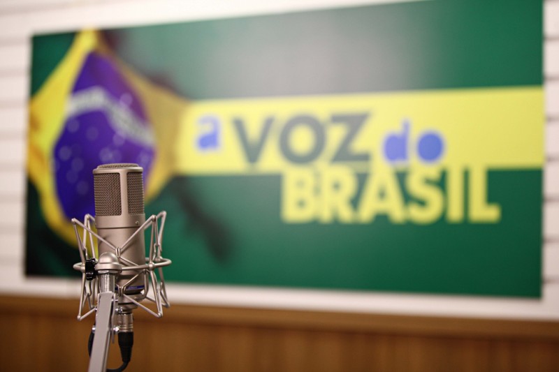 Imagem Ilustrando a Notícia: Câmara aprova projeto que flexibiliza o horário da Voz do Brasil
