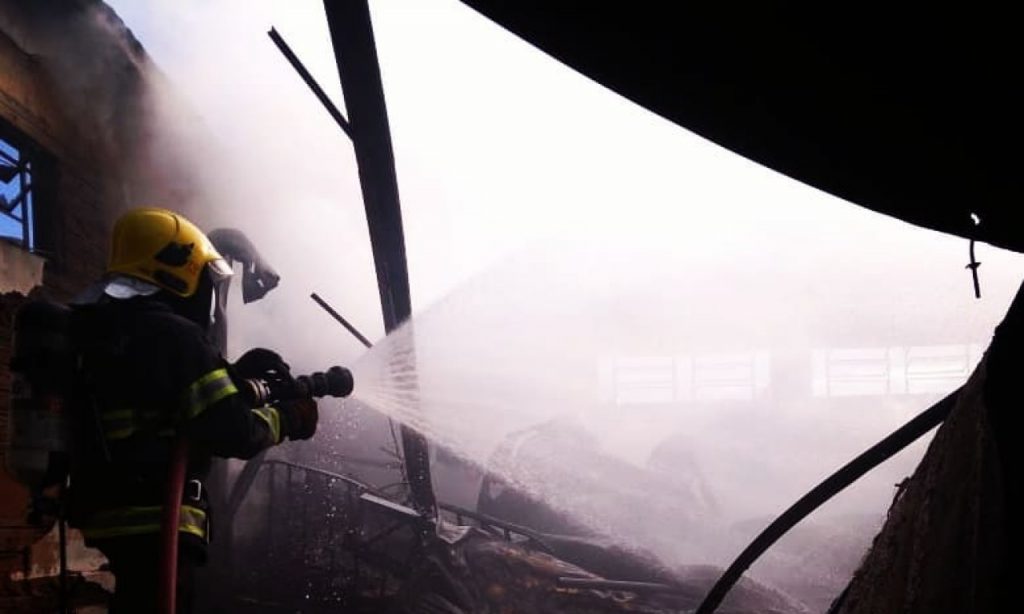 Imagem Ilustrando a Notícia: Empresa pega fogo durante a noite em Anápolis