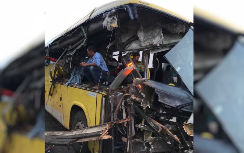 Imagem Ilustrando a Notícia: Nove pessoas ficam feridas em acidente com ônibus na GO-080