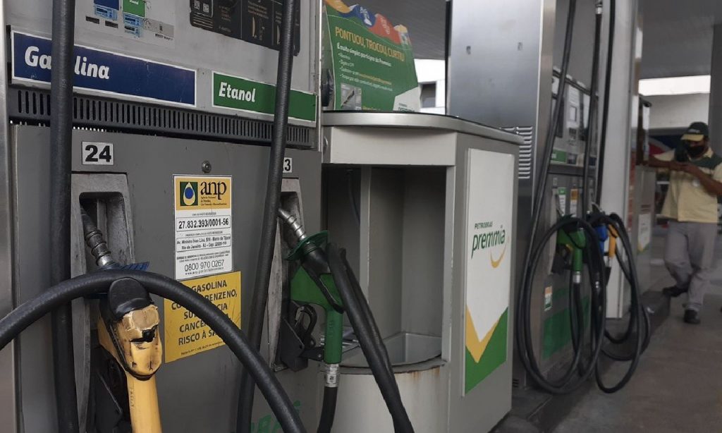 Imagem Ilustrando a Notícia: Postos de combustíveis deverão informar o tipo de gasolina comercializada
