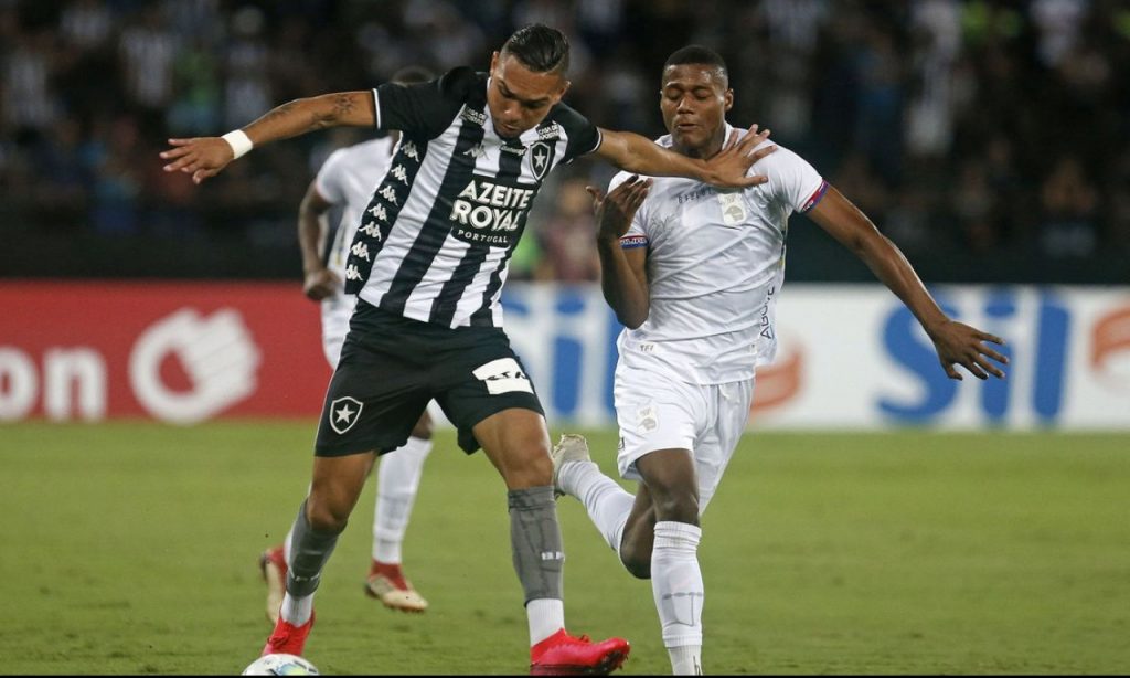 Imagem Ilustrando a Notícia: Mesmo sem Honda, Botafogo vence Paraná