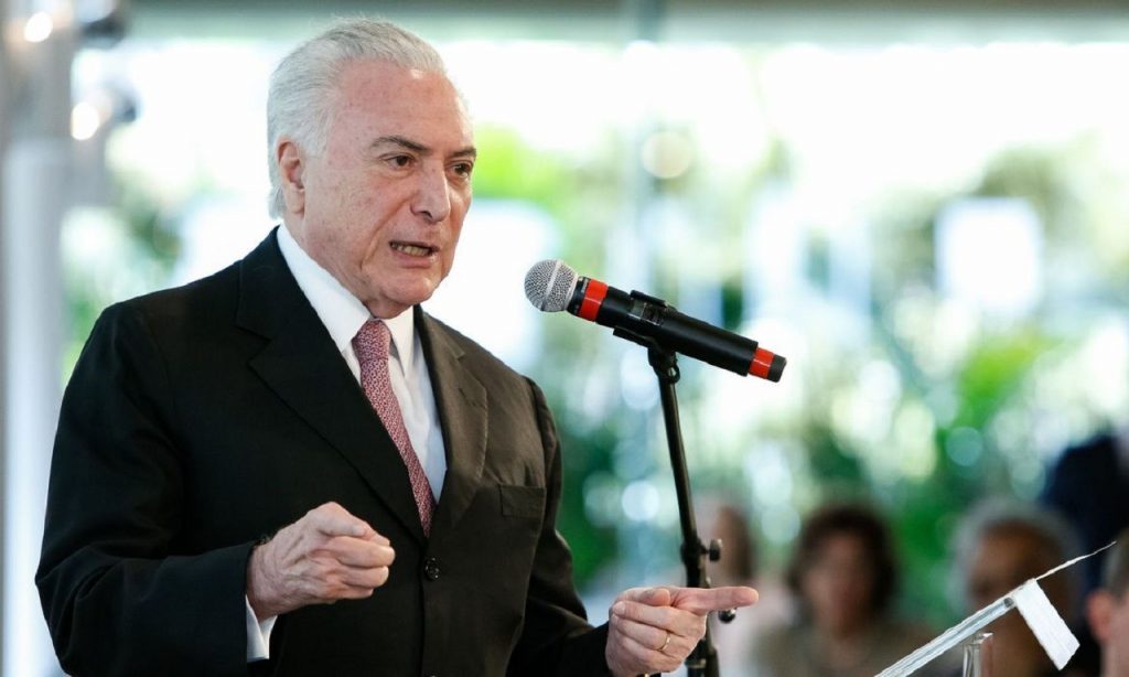 Imagem Ilustrando a Notícia: Temer desmente informação de apoio a Bolsonaro