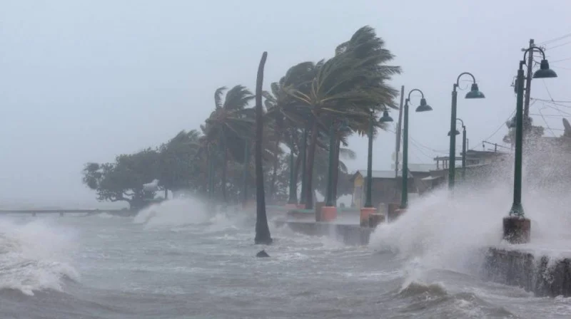 Imagem Ilustrando a Notícia: Irma perde força e se torna tempestade tropical perto da costa da Flórida