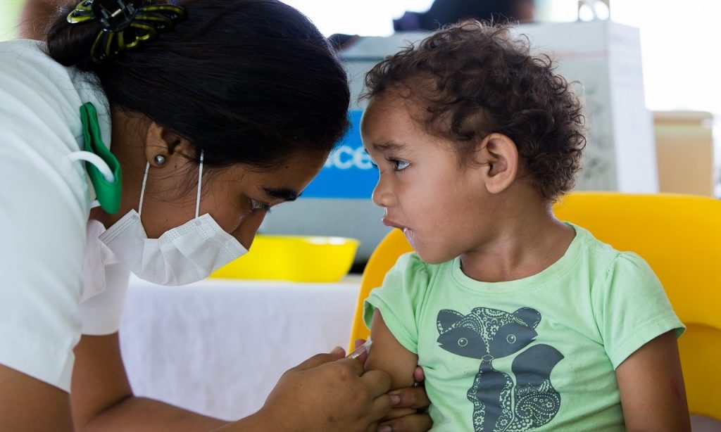 Imagem Ilustrando a Notícia: Dia D de vacinação contra pólio é realizado neste sábado (17)