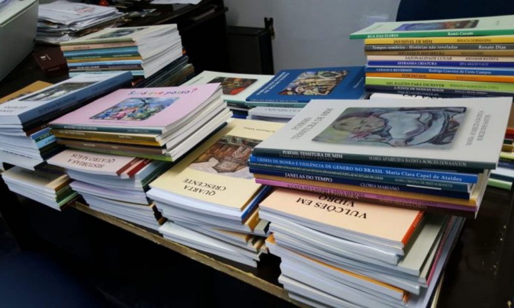 Imagem Ilustrando a Notícia: Prefeitura de Goiânia retoma projeto para lançamento de 223 livros