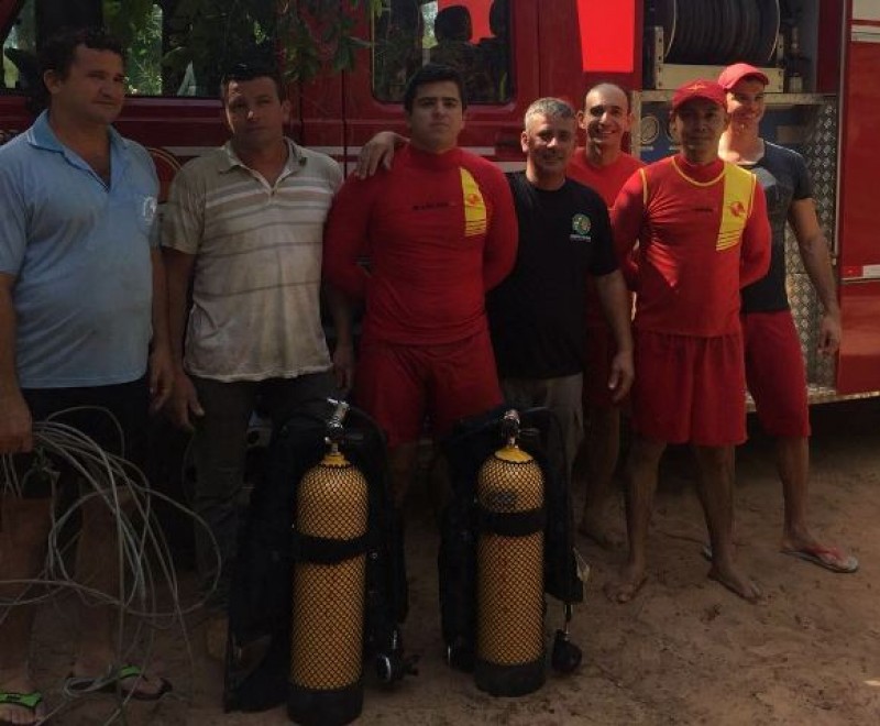 Imagem Ilustrando a Notícia: Bombeiros de Uruaçu resgatam mergulhador no Rio Vermelho