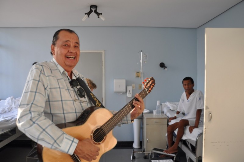 Imagem Ilustrando a Notícia: Músicos levam alegria ao Hospital HGG