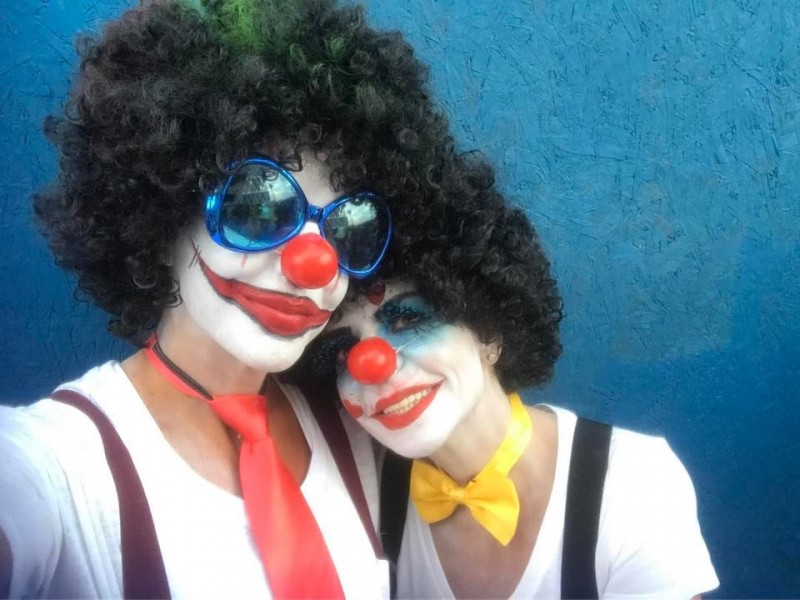 Imagem Ilustrando a Notícia: Ivete Sangalo curte carnaval em Salvador fantasiada de palhaço