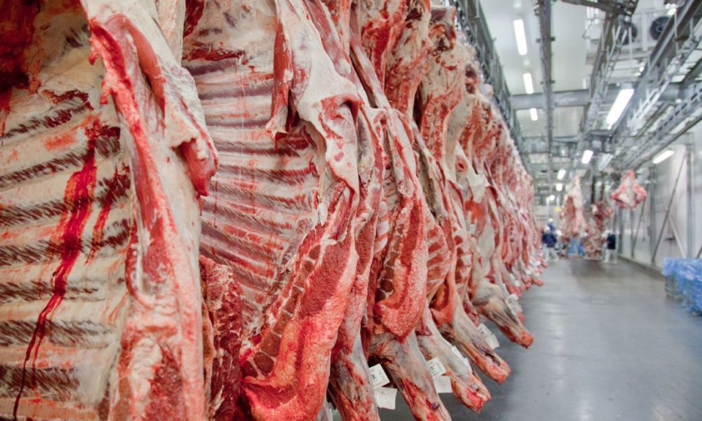 Imagem Ilustrando a Notícia: Com alta dos preços da carne, inflação deve ficar em 0,81% em dezembro