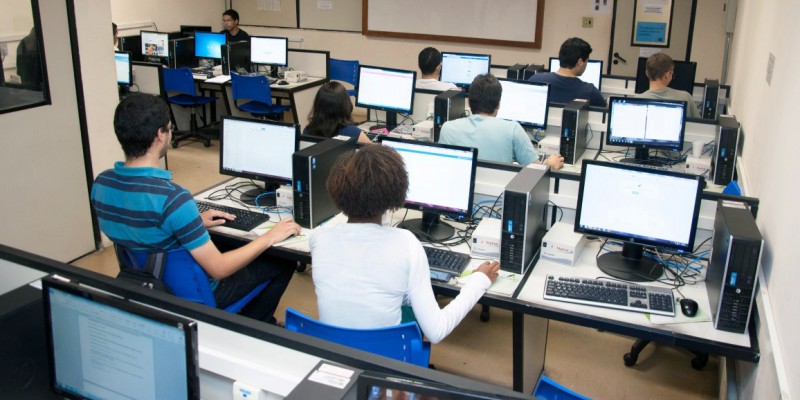 Imagem Ilustrando a Notícia: Tecnologia digital amplia o acesso à educação