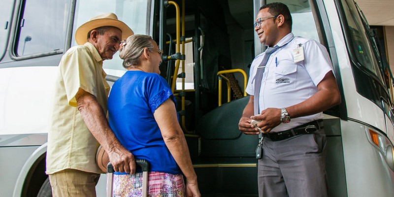 Imagem Ilustrando a Notícia: Idosos ganham 50% de desconto em viagens intermunicipais em Goiás