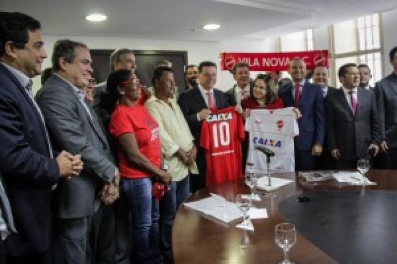 Imagem Ilustrando a Notícia: Governador se empenhou para assinatura de convênio entre Caixa e Vila Nova