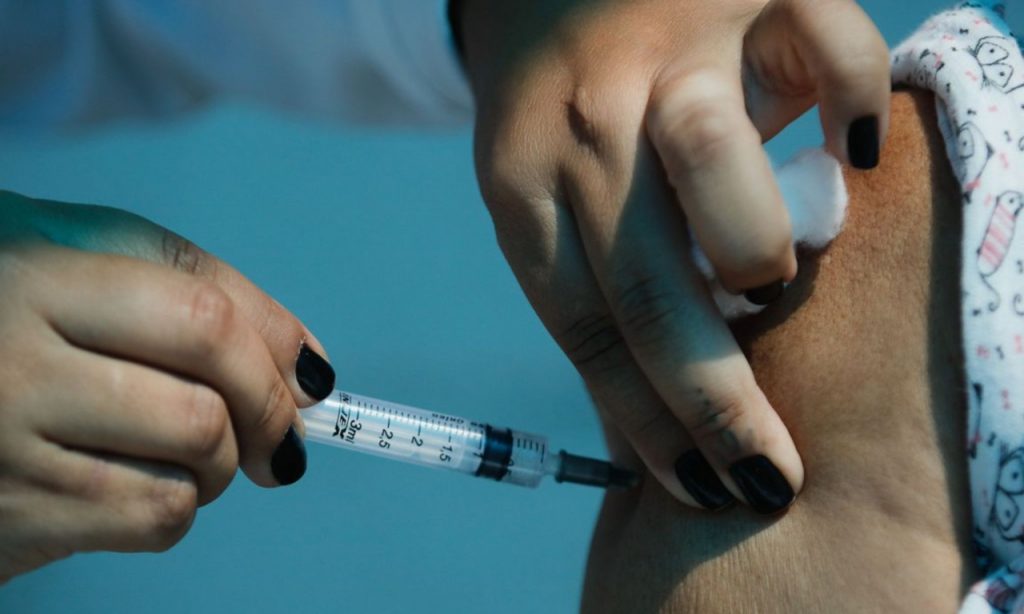 Imagem Ilustrando a Notícia: Mundo deve chegar a 150 milhões de vacinas aplicadas contra a covid-19