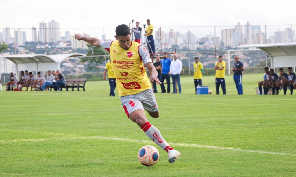 Imagem Ilustrando a Notícia: Vila Nova empata jogo-treino contra o Aparecida