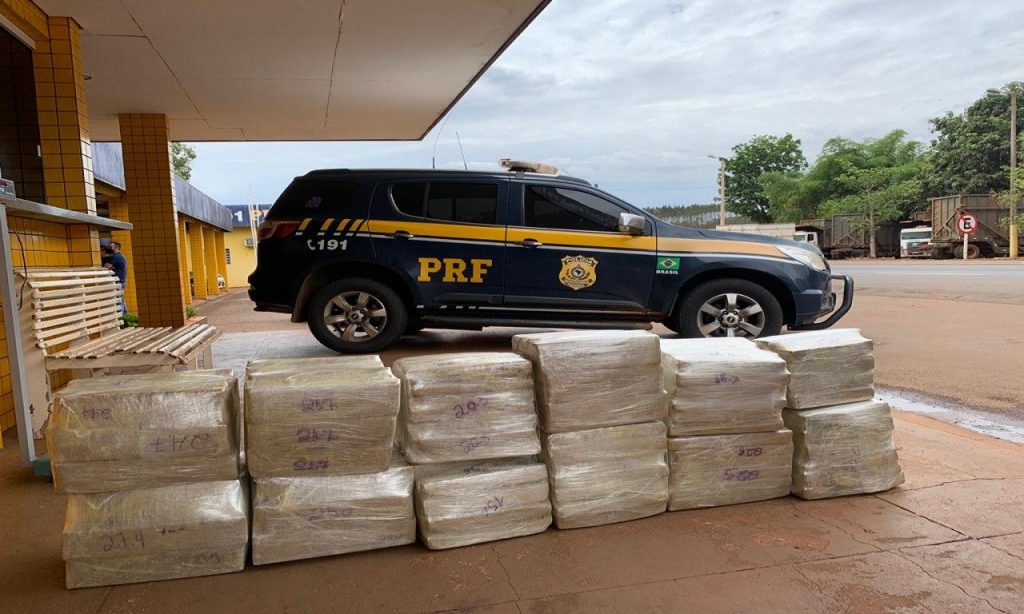Imagem Ilustrando a Notícia: Servente de pedreiro é preso transportando 256 quilos de drogas em Jataí-GO