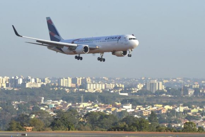 Imagem Ilustrando a Notícia: Transporte aéreo de passageiros tem aumento de 7,8% em outubro, diz Anac
