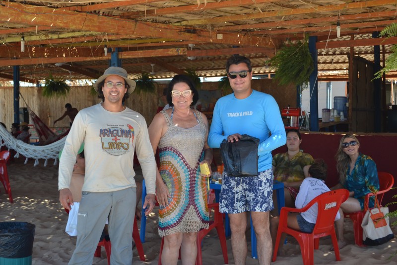 Imagem Ilustrando a Notícia: Projeto percorre o Rio Araguaia distribuindo sacos de lixo a turistas
