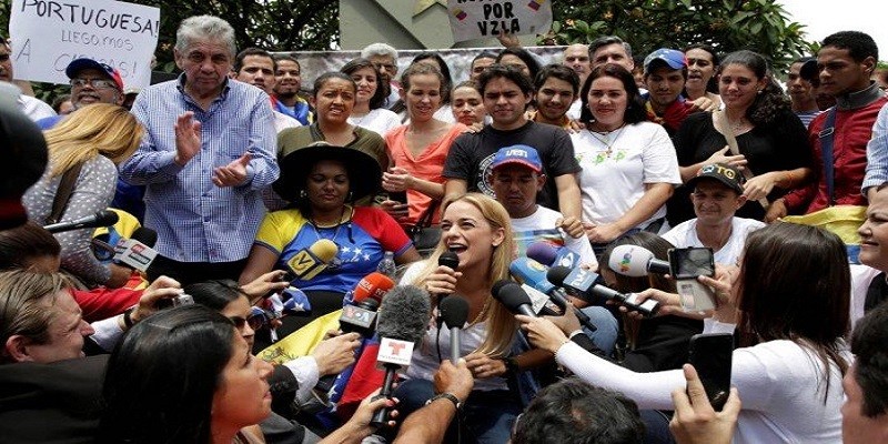 Imagem Ilustrando a Notícia: Denúncia: Três jornalistas estrangeiros são presos Venezuela