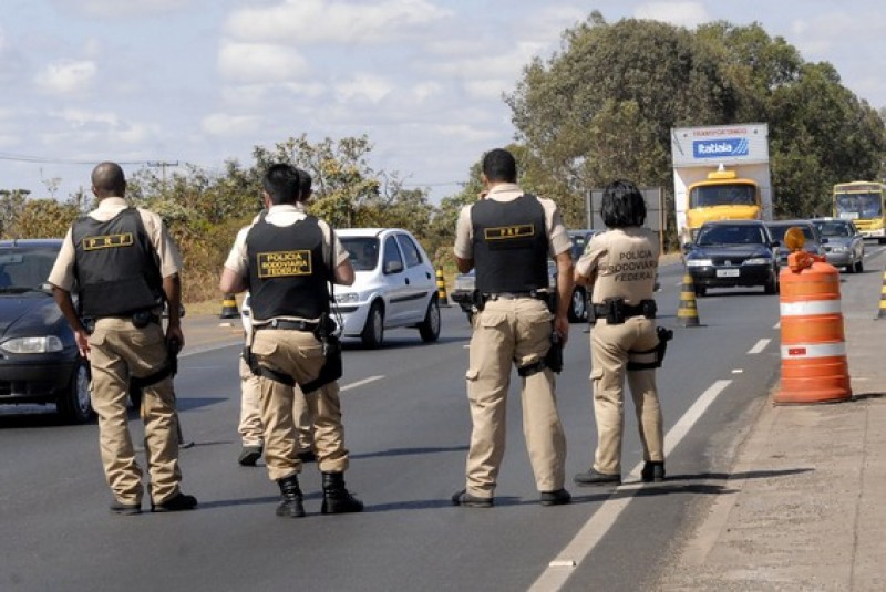 Imagem Ilustrando a Notícia: Policia Rodoviária Federal  não é mais obrigada a conduzir preso em flagrante