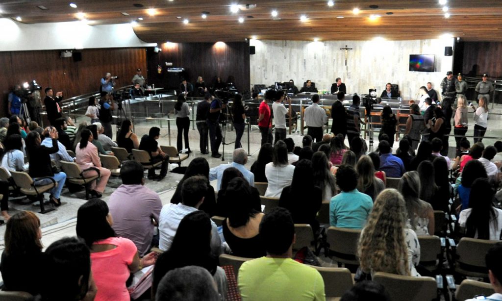 Imagem Ilustrando a Notícia: Transexual acusada de assassinato em boate vai a júri nesta terça-feira (10), em Goiânia