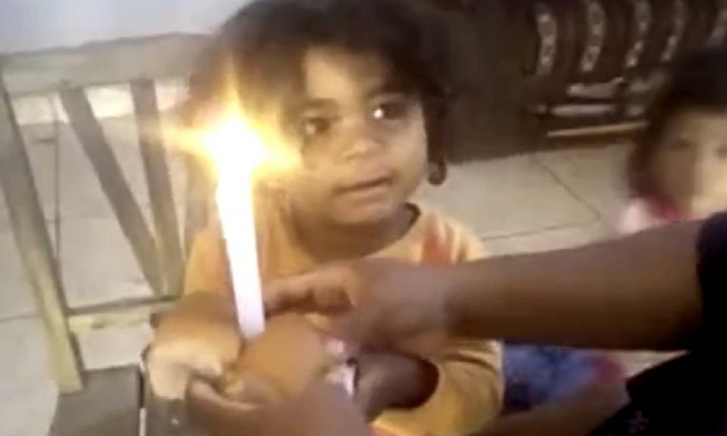 Imagem Ilustrando a Notícia: Criança que ganhou pão com vela em cima imitando bolo de aniversário recebe festa surpresa