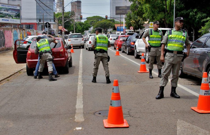 Imagem Ilustrando a Notícia: Carros com IPVA atrasado não podem mais ser apreendidos