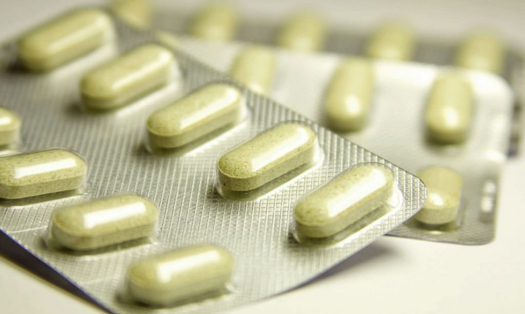 Imagem Ilustrando a Notícia: Farmácia é condenada a indenizar consumidora por vender medicamento vencido