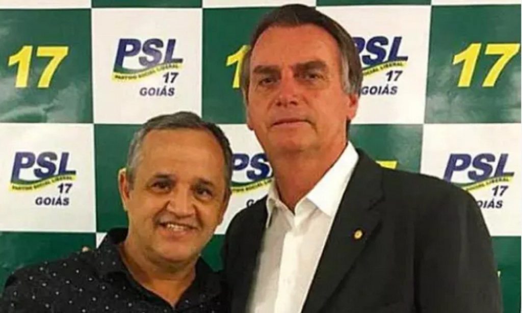 Imagem Ilustrando a Notícia: Presidente do PSL de Goiânia renuncia ao cargo e Bolsonaro diz continuar na sigla