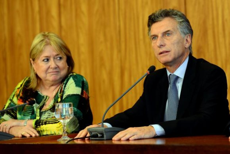 Imagem Ilustrando a Notícia: Chanceler da Argentina renuncia e será substituída por embaixador na França