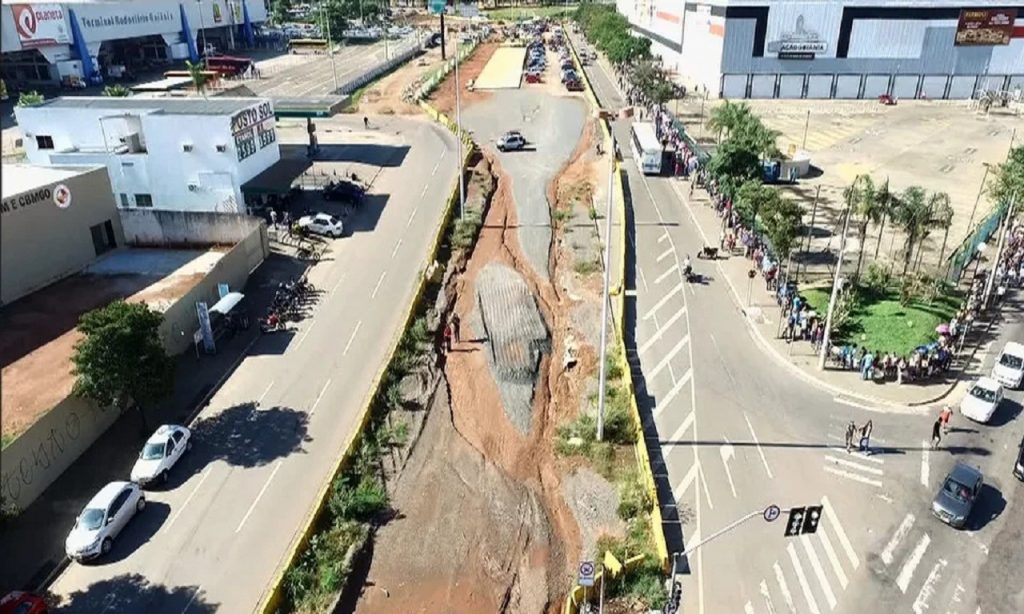 Imagem Ilustrando a Notícia: Obras do BRT chegam ao cruzamento das avenidas Goiás e Paranaíba