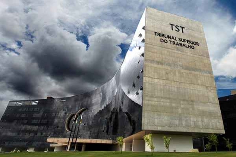 Imagem Ilustrando a Notícia: TST lança concurso público com 52 vagas e salário até R$ 10 mil