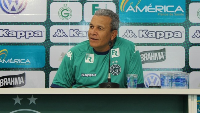 Imagem Ilustrando a Notícia: Hélio dos Anjos chega  a 350 jogos pelo Goiás