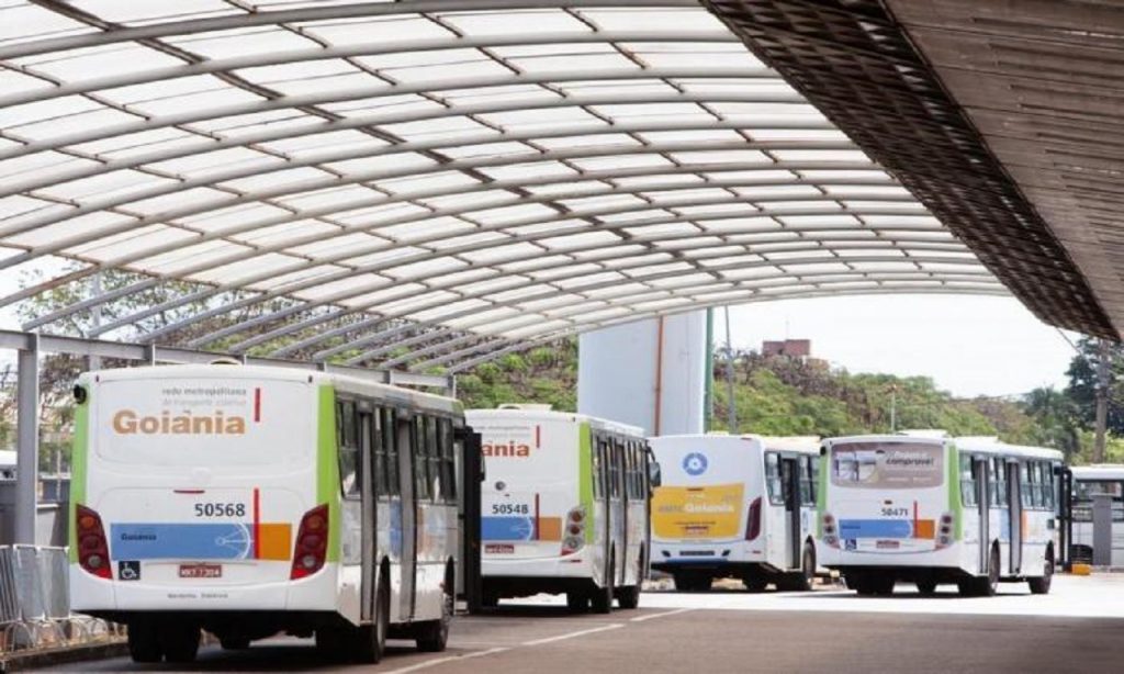 Imagem Ilustrando a Notícia: Fim da greve: motoristas de ônibus encerram paralisação do transporte da grande Goiânia, diz SET