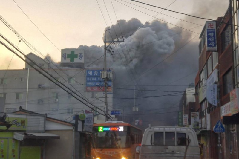 Imagem Ilustrando a Notícia: Hospital sul-coreano deixa pelo menos 37 mortos após incêndio