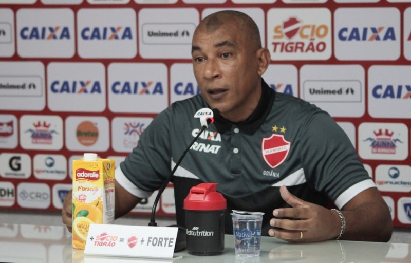 Imagem Ilustrando a Notícia: Vila Nova contrata mais dois jogadores