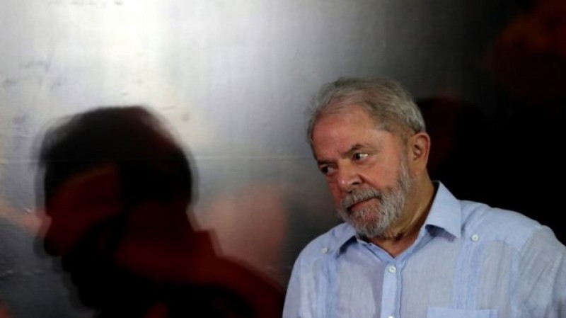 Imagem Ilustrando a Notícia: Após solicitação do MPF, passaporte é apreendido e Lula não poderá deixar o país