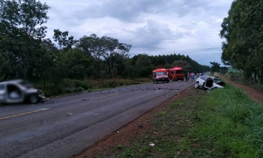 Imagem Ilustrando a Notícia: Duas pessoas morrem e um fica ferido em acidente na GO-139, em Vianópolis