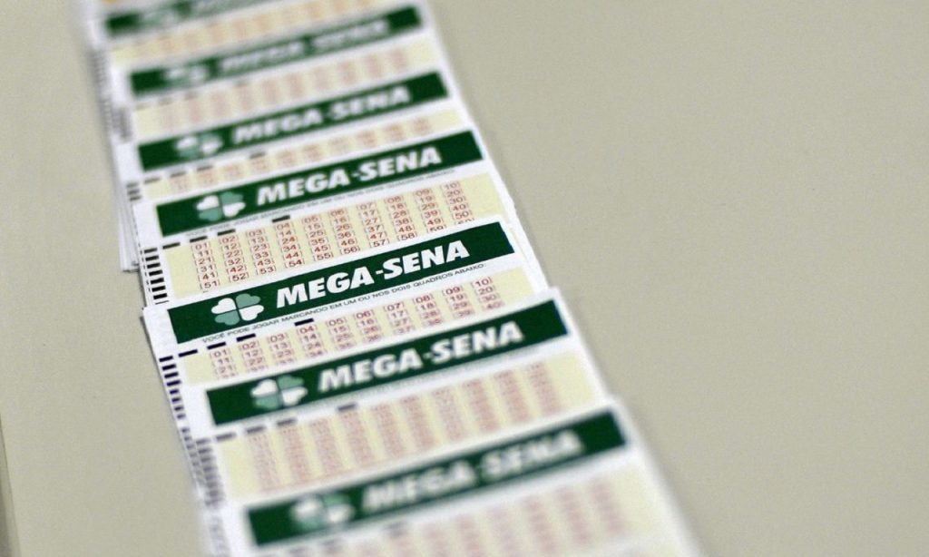 Imagem Ilustrando a Notícia: Mega-Sena deve pagar R$ 27 milhões neste sábado (18)